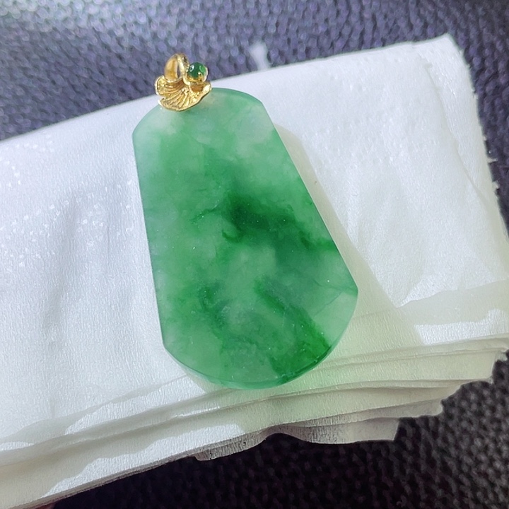 翡翠颈饰18K金镶嵌翡翠