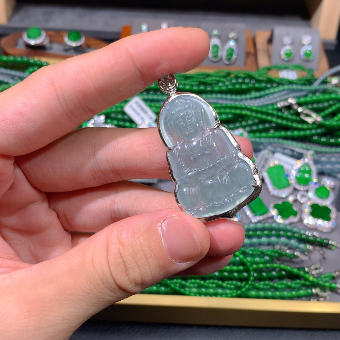 翡翠颈饰未镶嵌天然