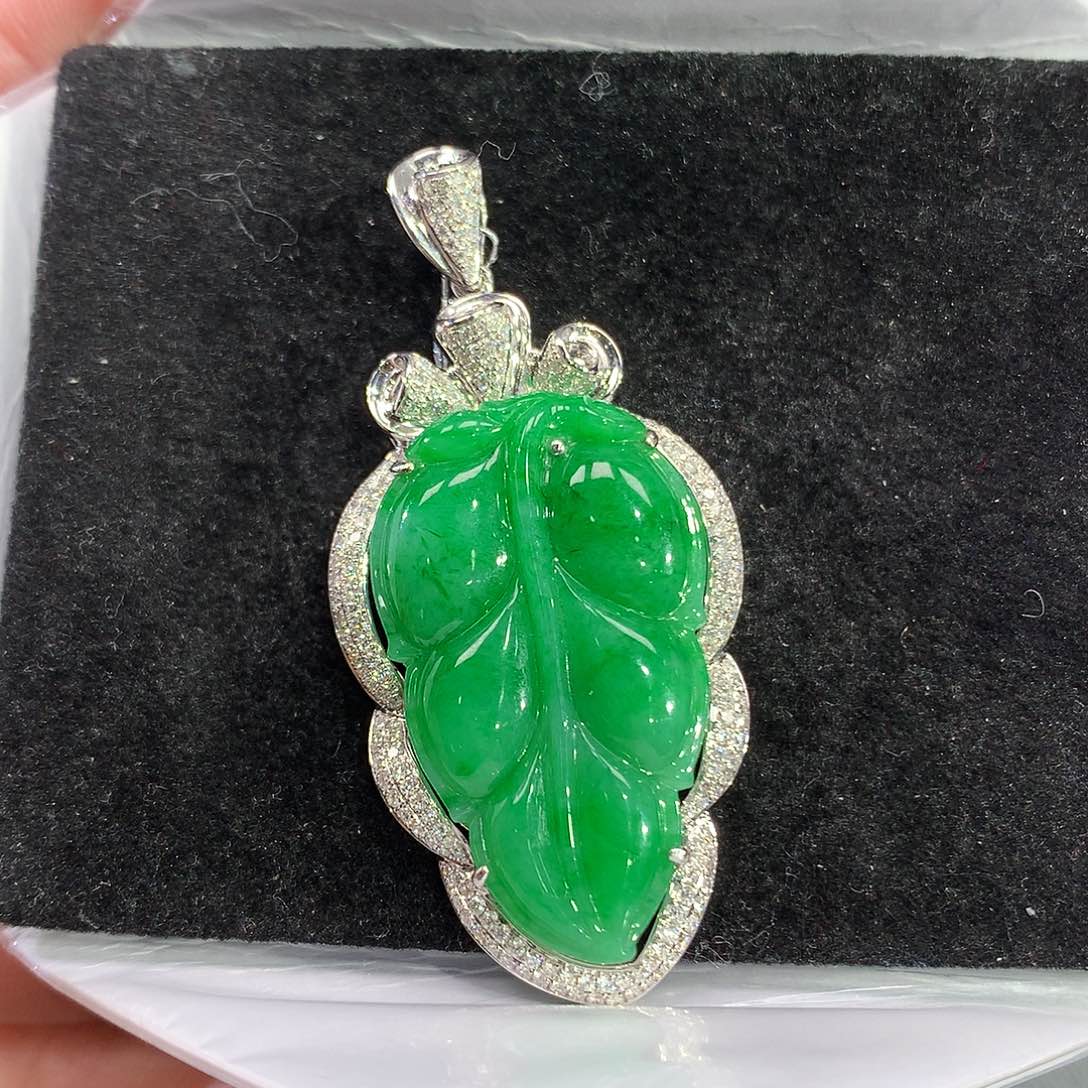 翡翠吊坠(赠链)18K金镶嵌