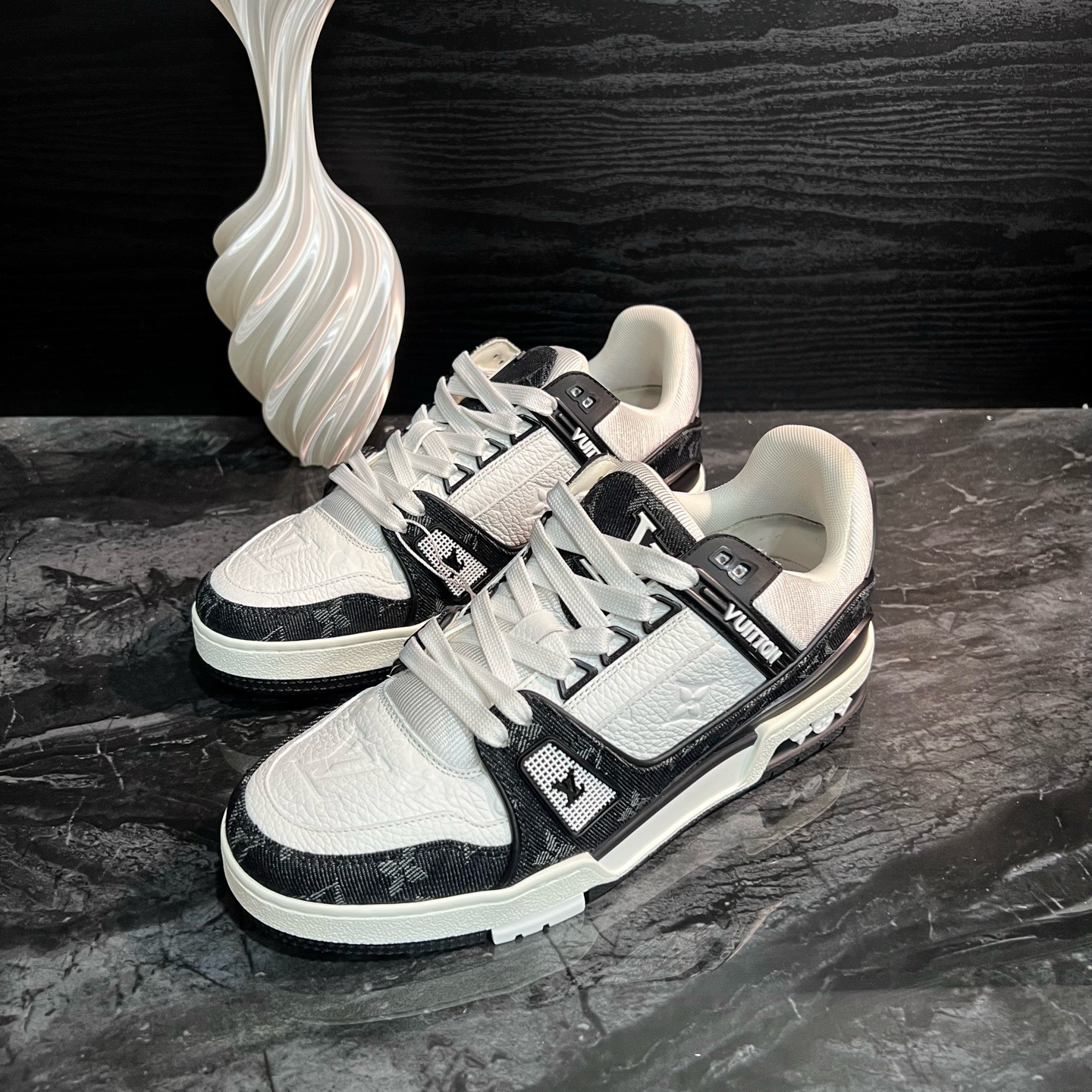 99新 LouisVuitton/路易威登 38码/黑白牛仔Trainer板鞋