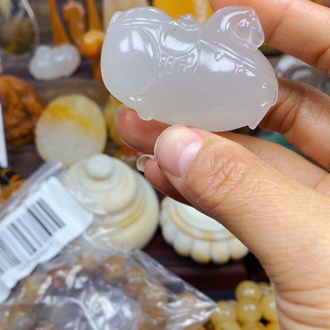 石英质玉（黄龙玉）颈饰9K金镶嵌