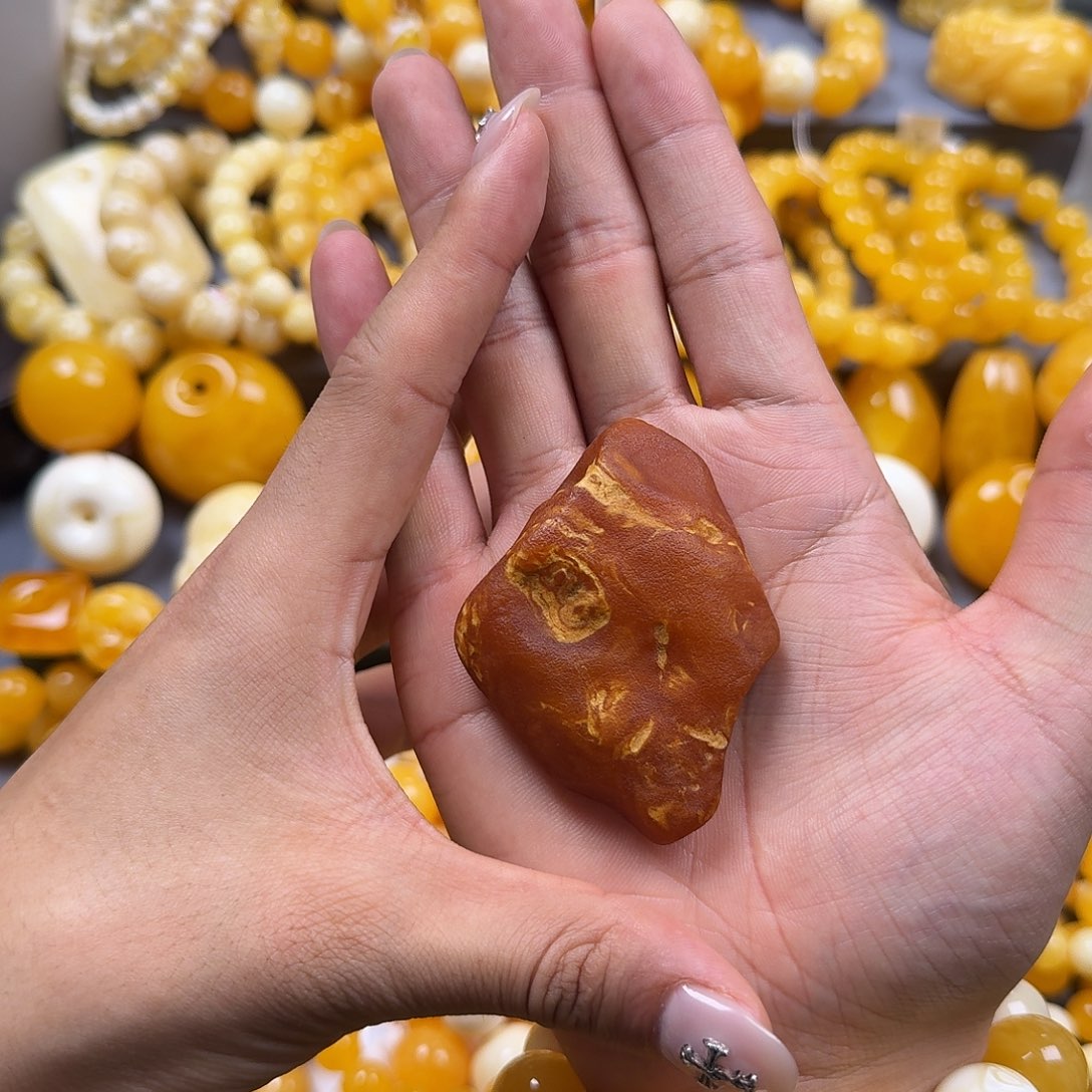 琥珀珠宝奇石未镶嵌