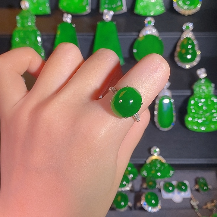 翡翠18K金镶嵌戒指