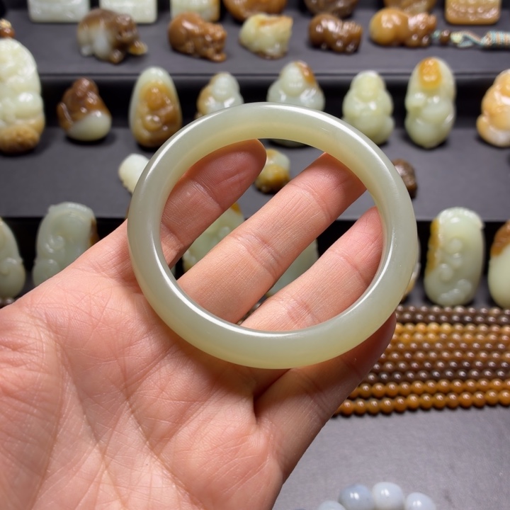 阳***8和田玉（糖玉）未镶嵌手镯58