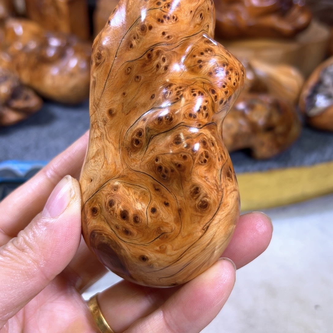 连***堂柏木随行摆件手把件