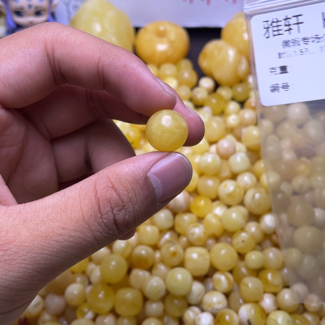 蜜蜡未镶嵌珠宝奇石