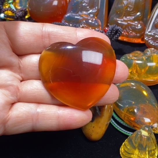 琥珀未镶嵌裸石红蜜爱心