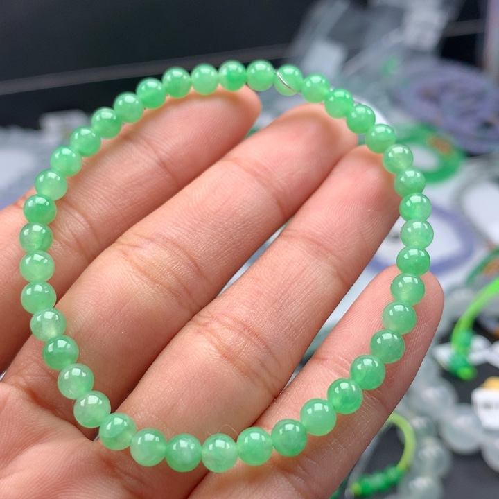 翡翠手镯未镶嵌卡