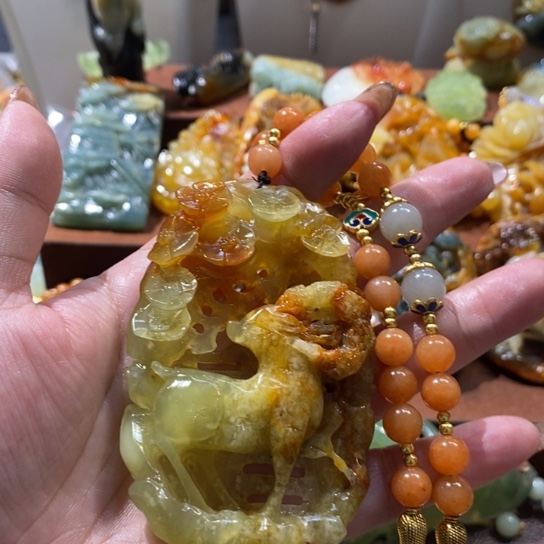 蛇纹石玉未镶嵌颈饰