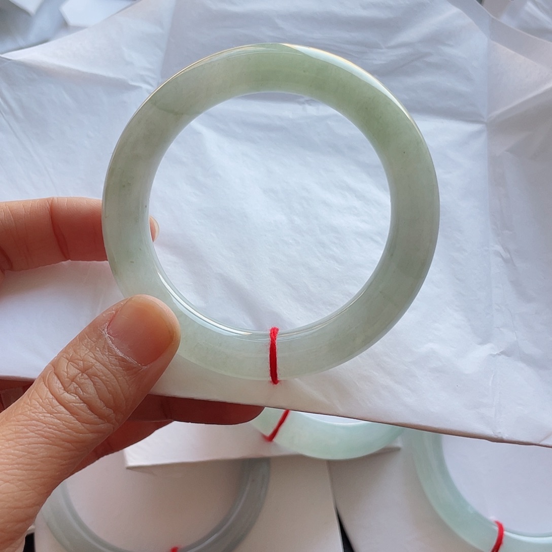 翡翠手镯未镶嵌翡翠手镯