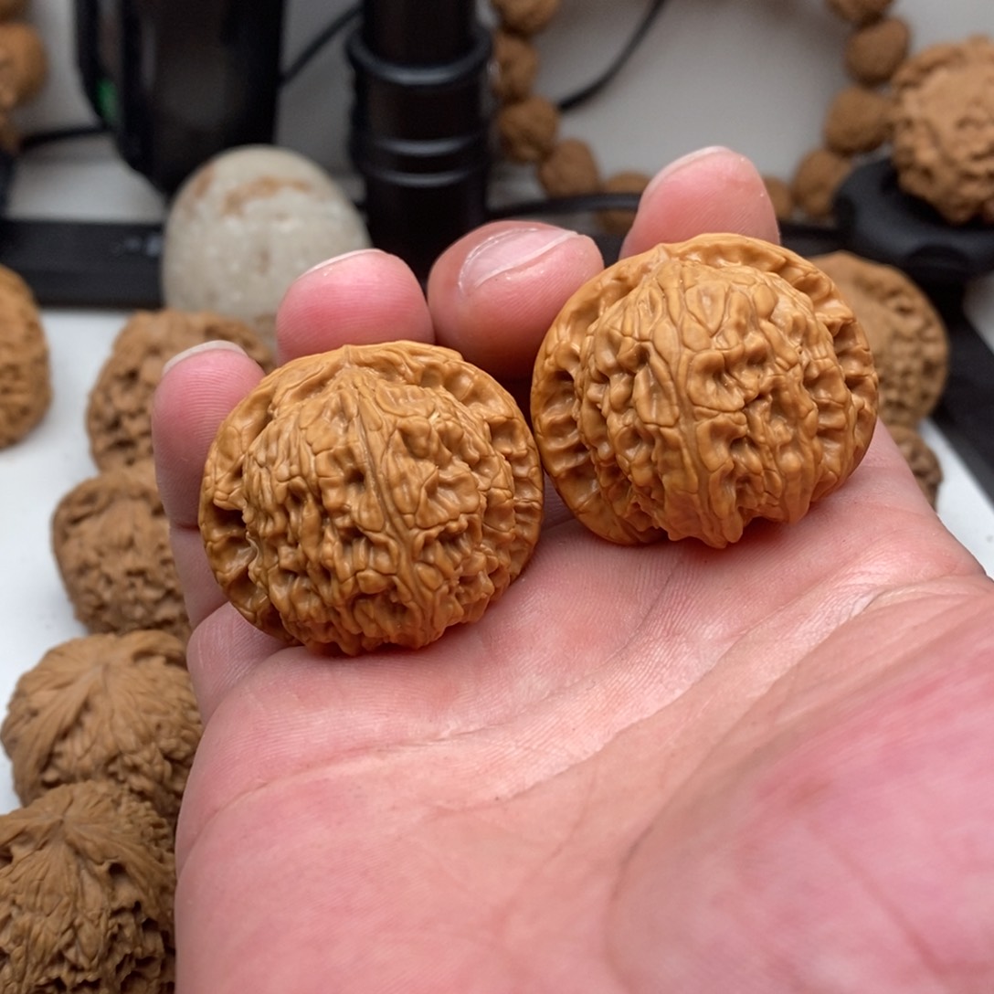 文玩核桃吊坠白狮子39