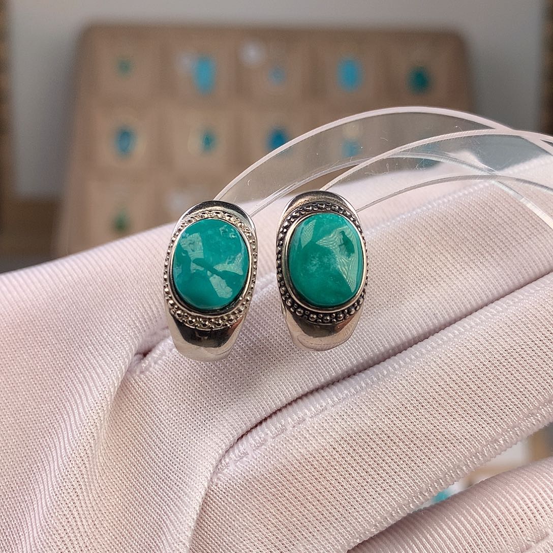 绿松石未镶嵌耳饰