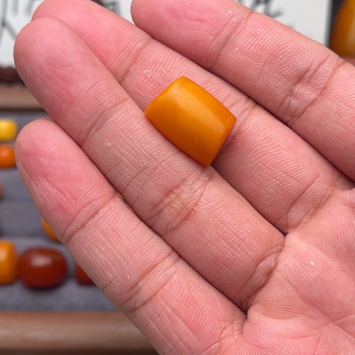 大***ᝰ琥珀未镶嵌裸石蜜蜡马蹄