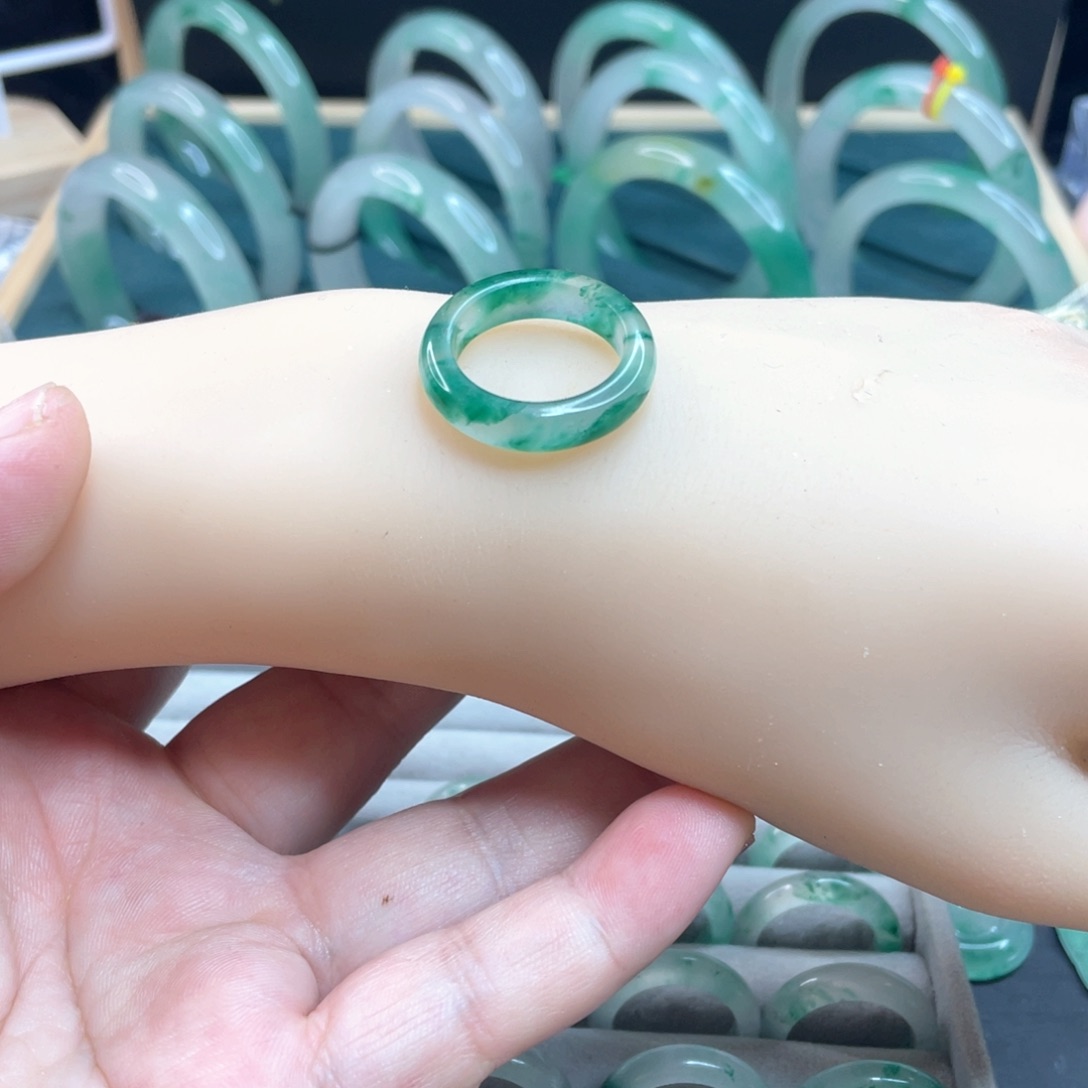 心***石英质玉未镶嵌戒圈