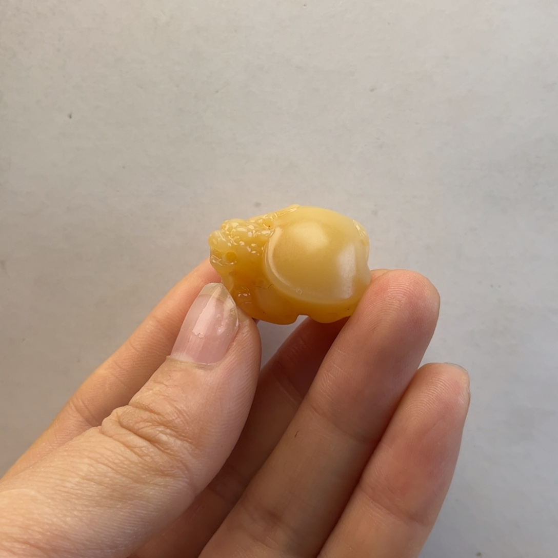 石英质玉黄蜡石吊坠合金k*i