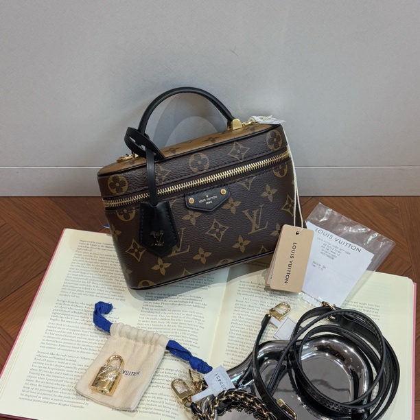全新未使用 LouisVuitton/路易威登 新款化妆盒包 芯片 拼色老花 