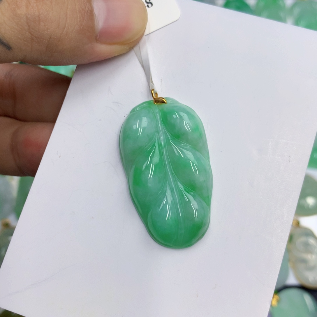 翡翠18K金镶嵌颈饰翡翠