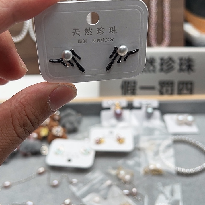 淡水珍珠银S925镶嵌耳饰