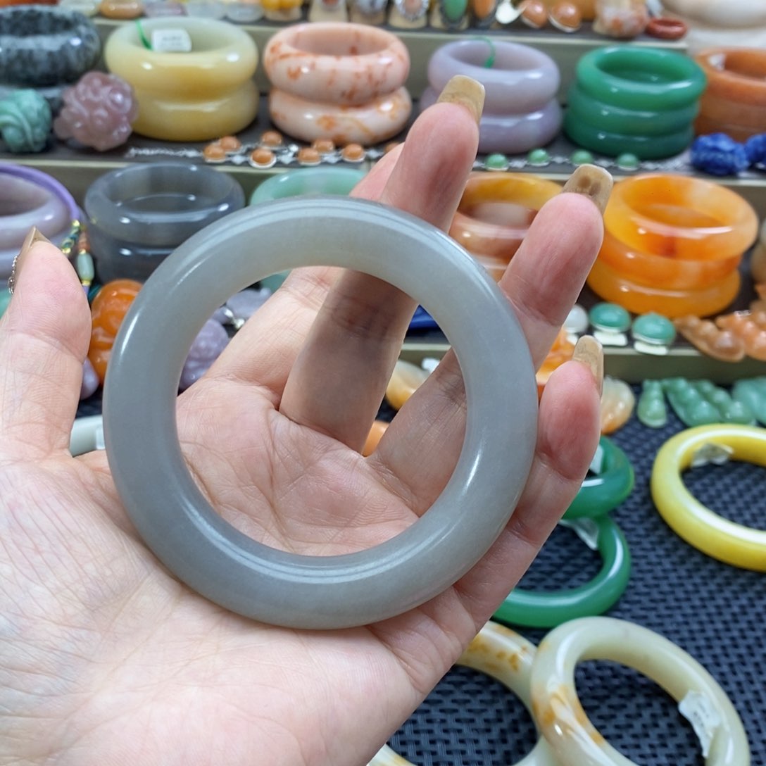 石英质玉手镯未镶嵌小*萝