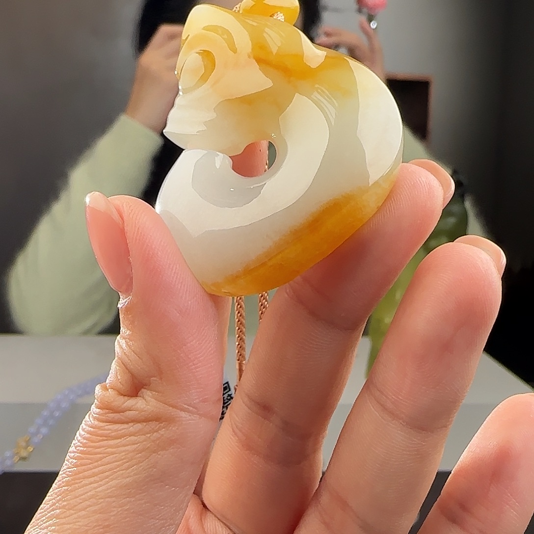 翡翠未镶嵌颈饰玉猪龙