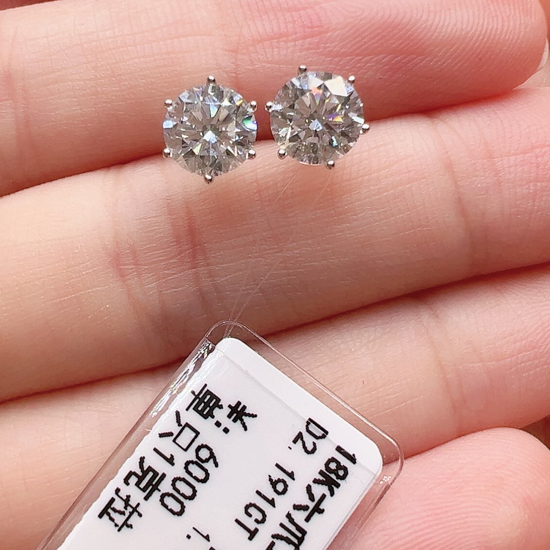 实验室培育钻石套链18K金镶嵌单颗一克拉，一对六爪耳钉k白