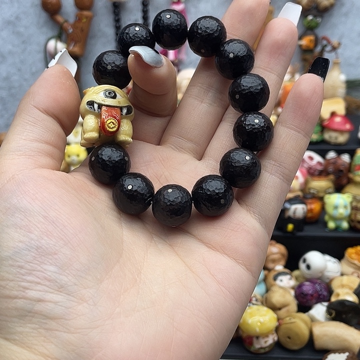 非金属手串和配饰一起