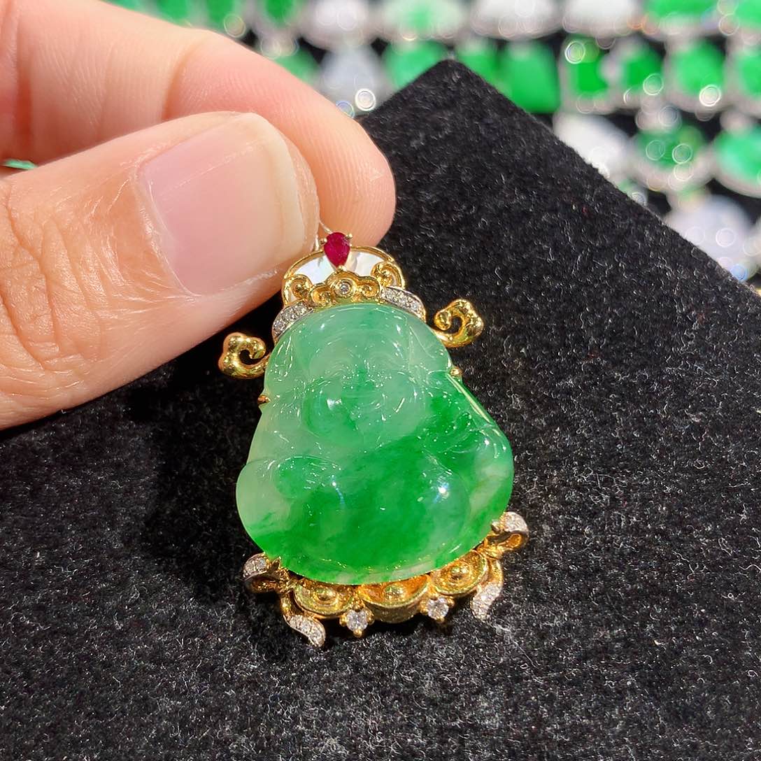 翡翠18K金镶嵌颈饰