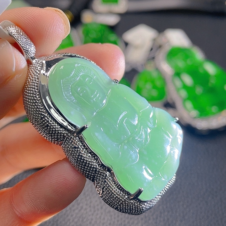 翡翠颈饰未镶嵌35，