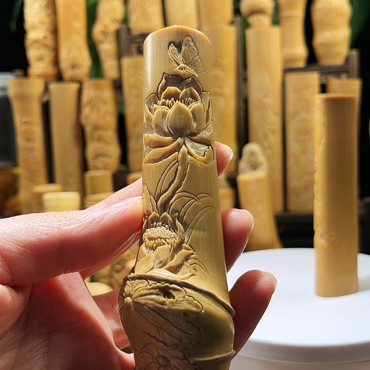 博**武伍再娟老师纯手工雕刻荷花