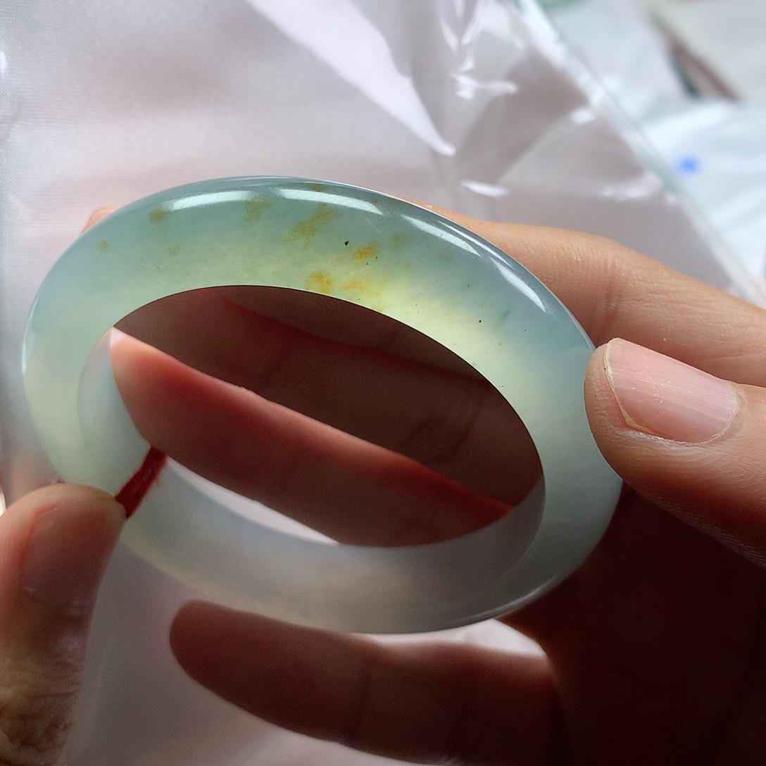 翡翠手镯未镶嵌翡翠