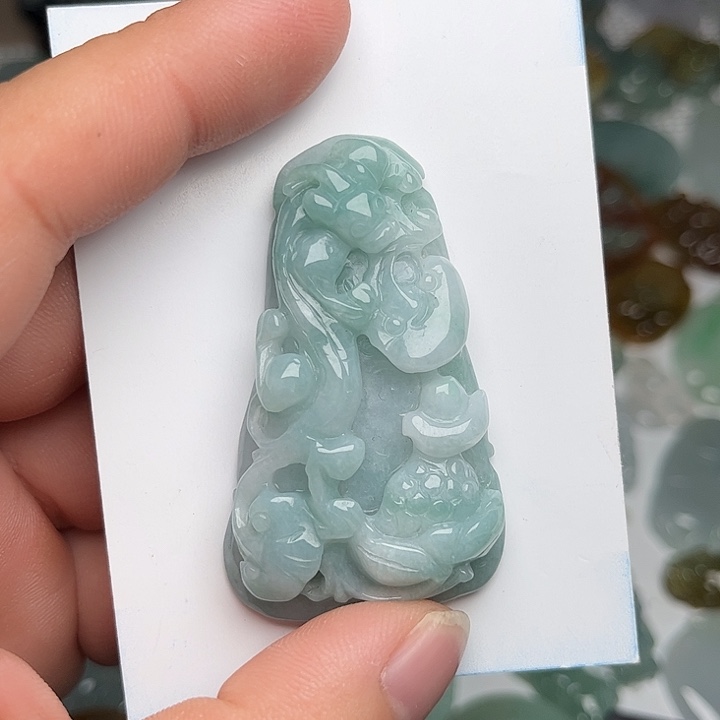 翡翠未镶嵌颈饰貔貅