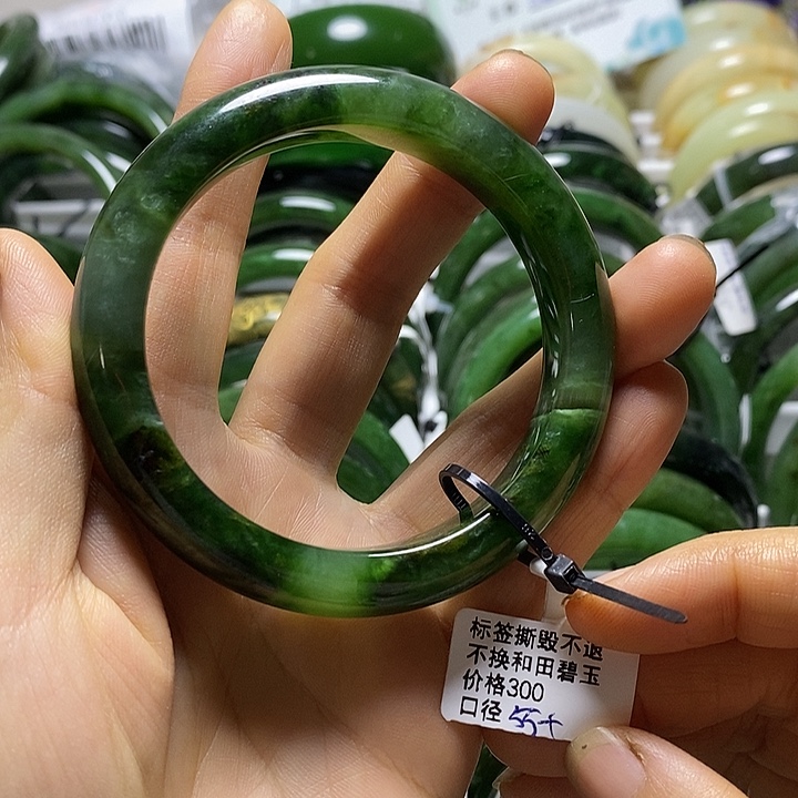 和田玉（碧玉）未镶嵌手镯正圈55有瑕