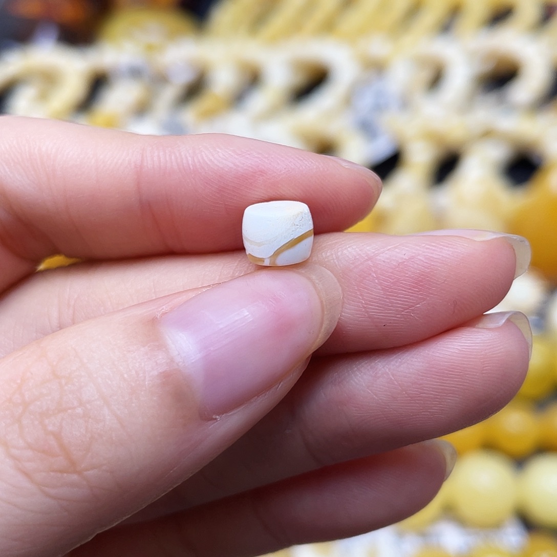 未镶嵌蜜蜡裸石直切6.9✖️5.5mm瑕