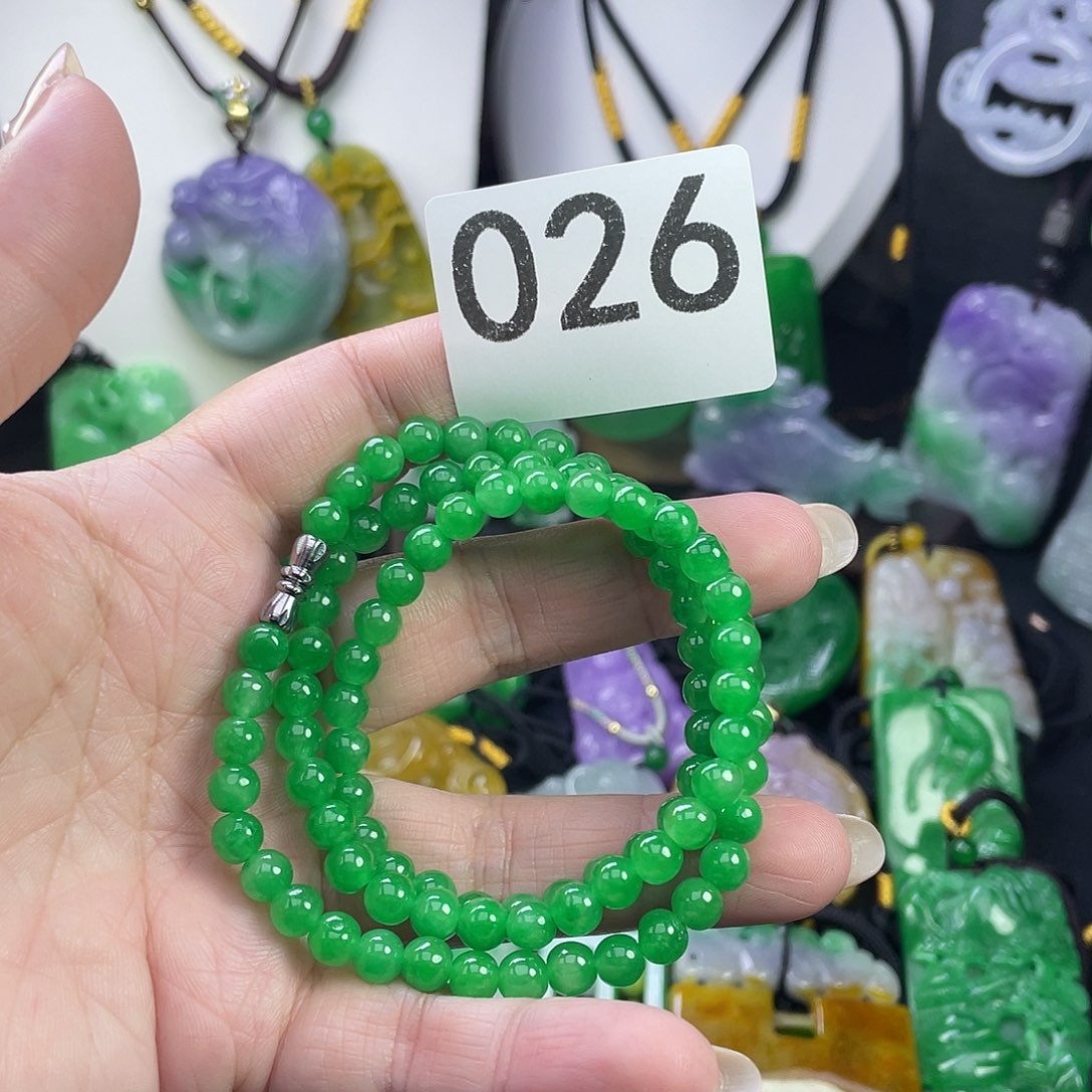 翡翠未镶嵌吊坠(赠链)