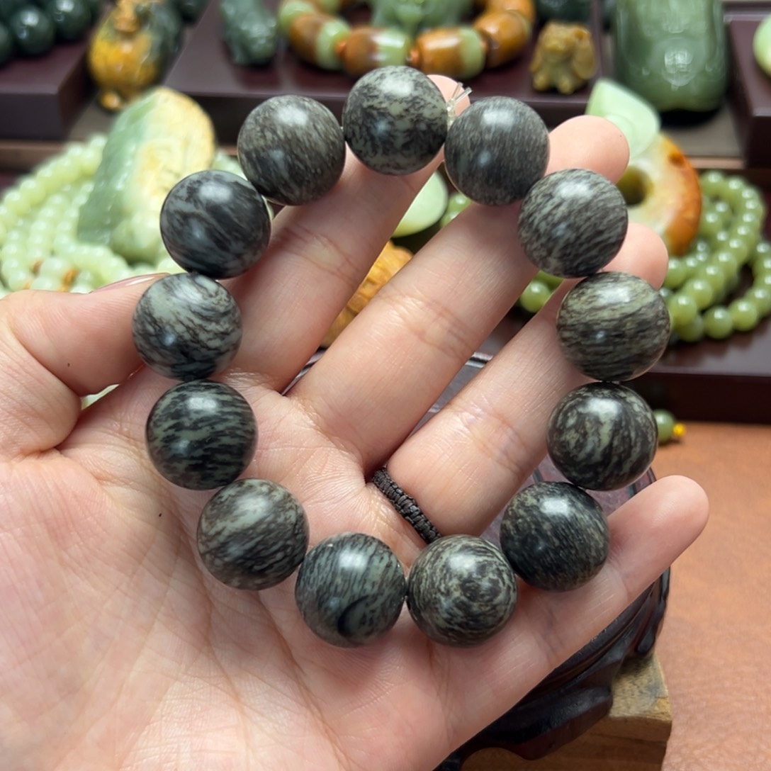 和田玉未镶嵌珠宝奇石