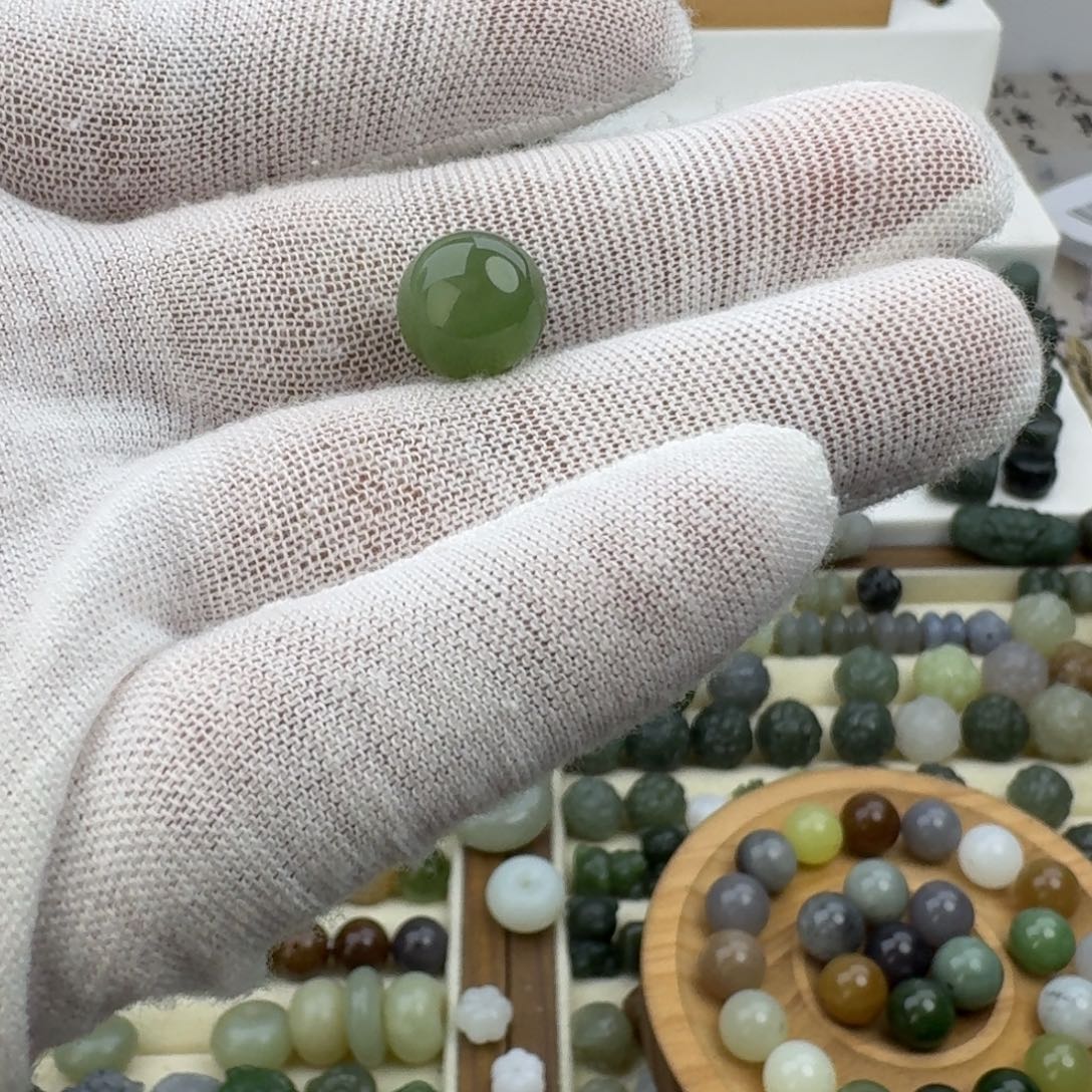 胖***么和田玉未镶嵌珠宝半成品和田玉碧玉圆珠12㎜