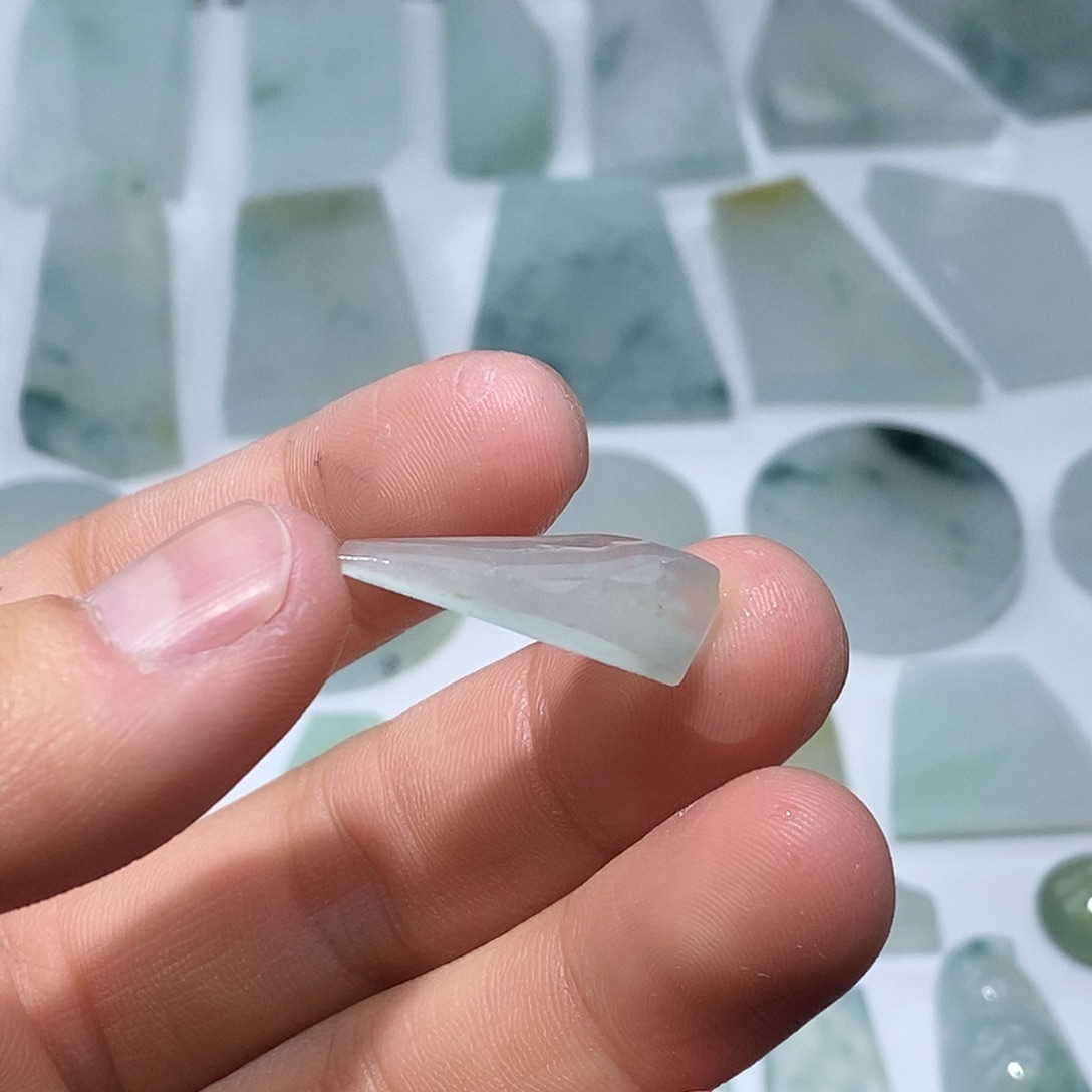 翡翠未镶嵌颈饰7443