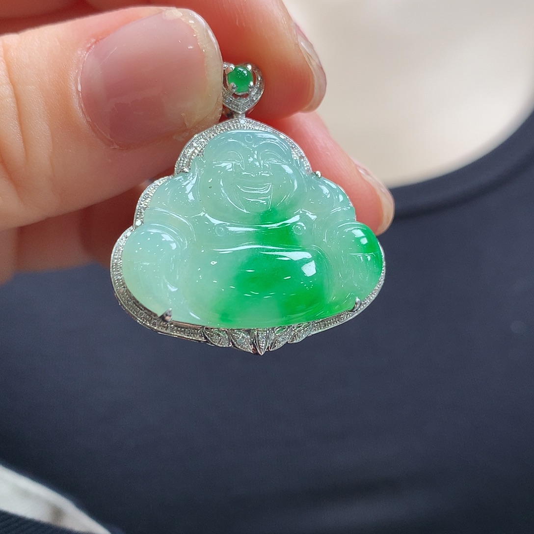 翡翠18K金镶嵌颈饰佛公