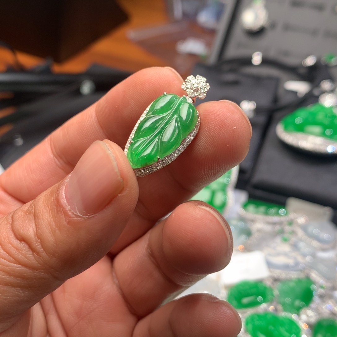 翡翠颈饰18K金镶嵌惜*叶子