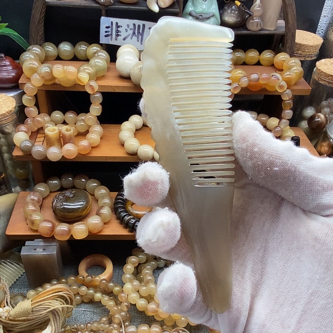 非金属坦桑尼亚白水牛角梳子