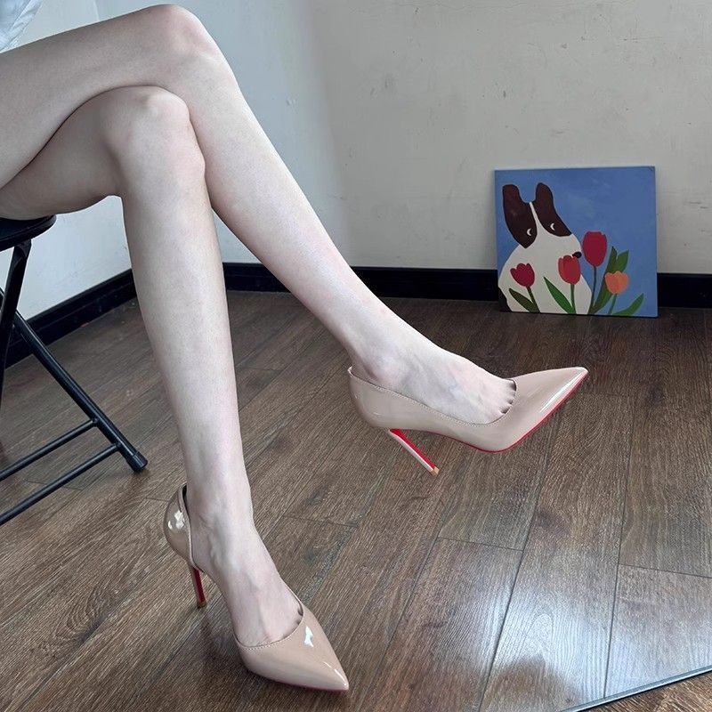裸色高跟鞋女2025新款春夏尖头细跟侧空漆皮气质名媛红底职业单鞋