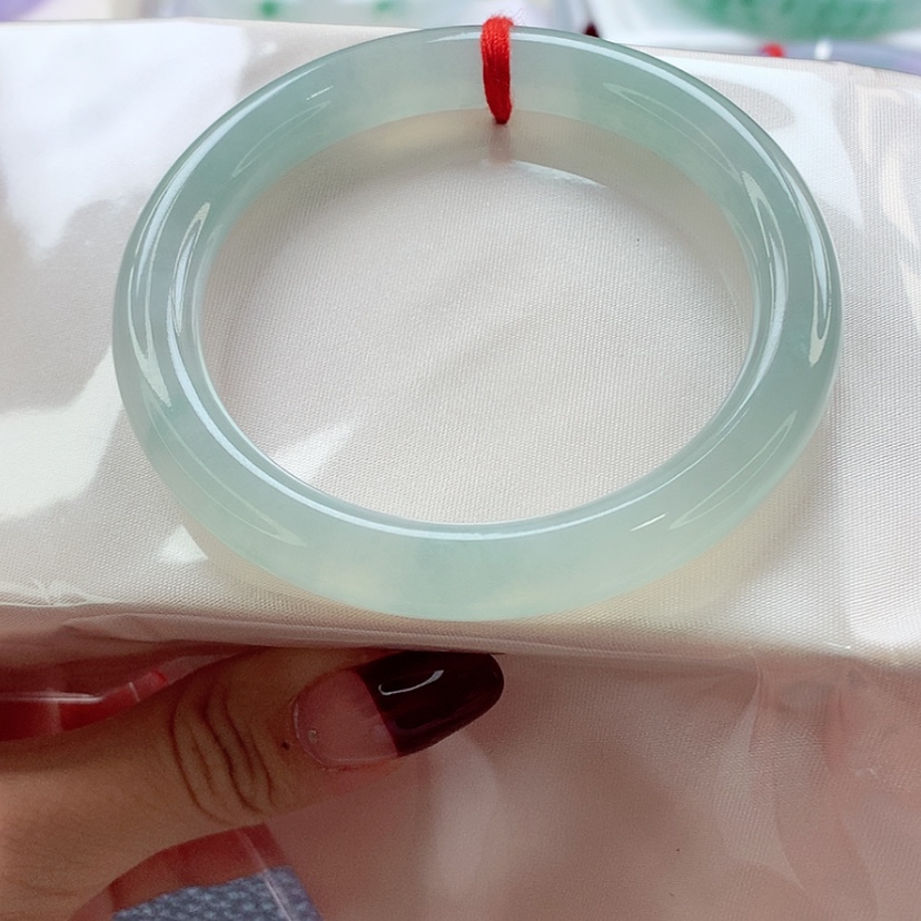 【闪购商品】翡翠手镯未镶嵌54.8美人条冰蓝 灵