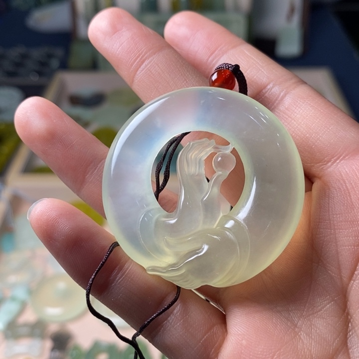 蛇纹石玉颈饰未镶嵌