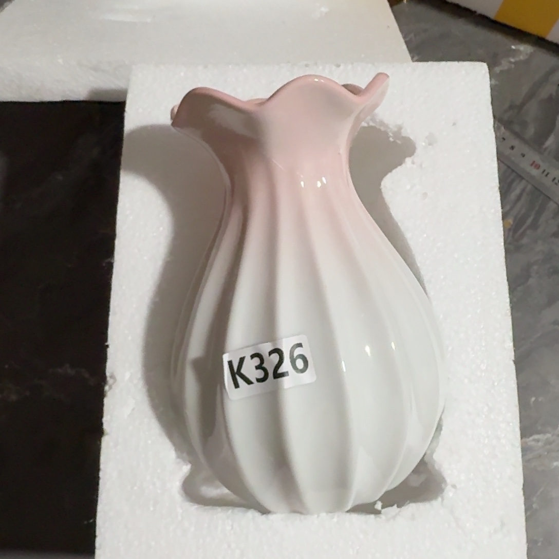 微瑕疵介意勿拍陶瓷器皿M714