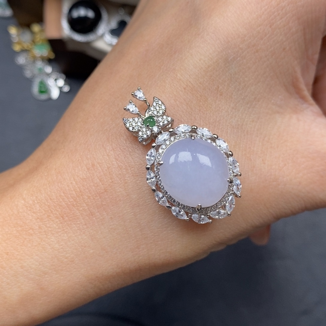 翡翠颈饰未镶嵌翡翠