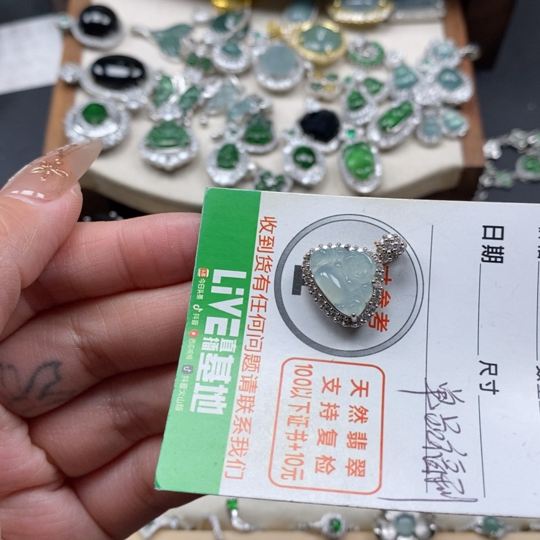 翡翠颈饰未镶嵌翡翠