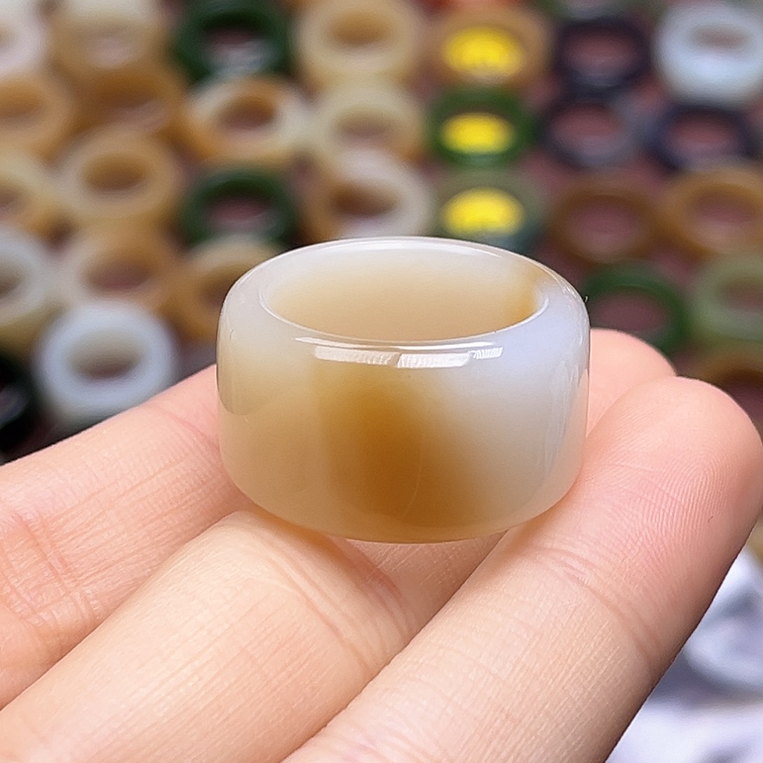 星***缘和田玉未镶嵌戒指