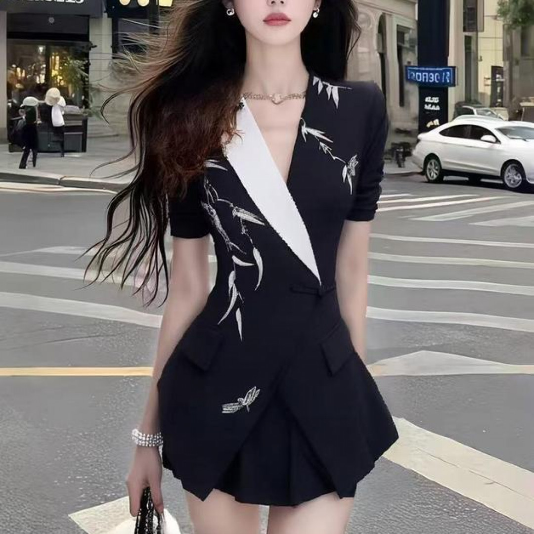 轻奢高端大气温柔知性风黑色V领收腰短袖连衣裙时尚显瘦气质女装