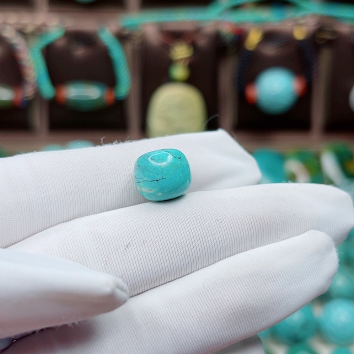 红***照绿松石未镶嵌原矿