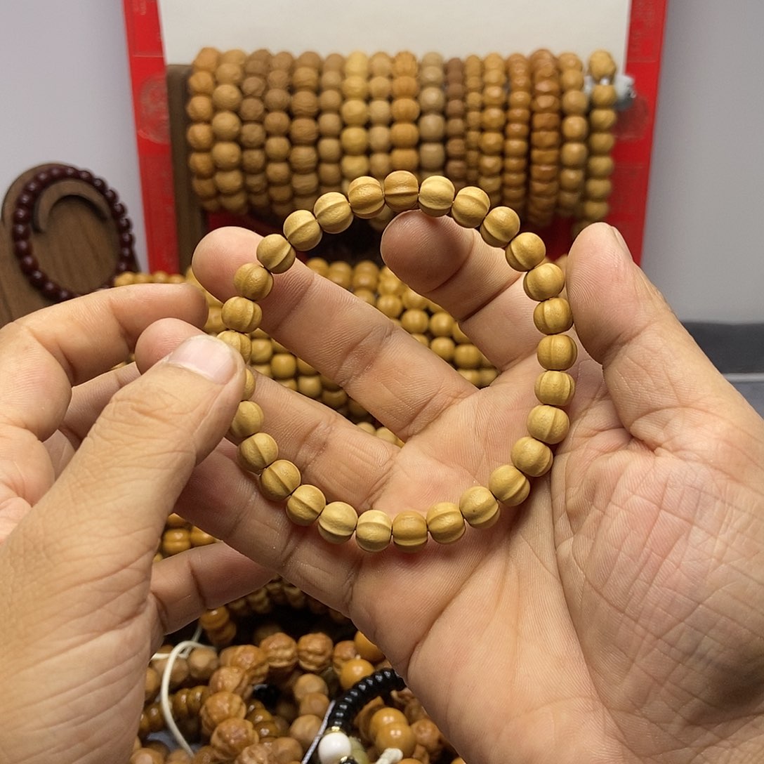 *****猴头核桃手串微微瑕鲨鱼背一条